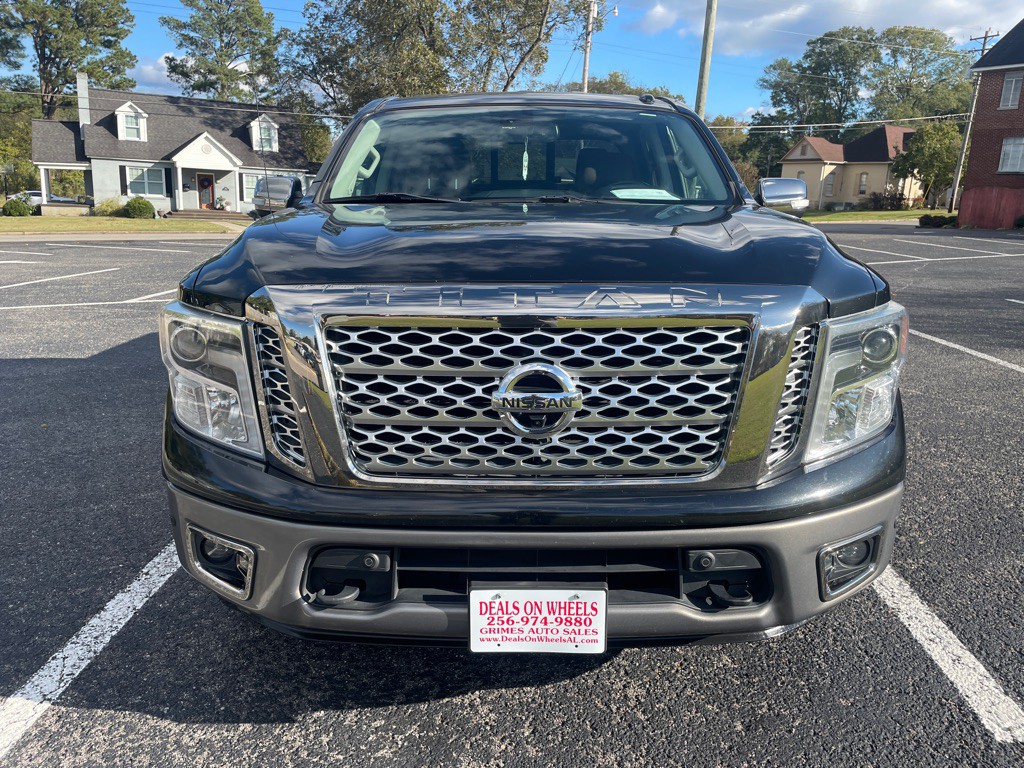 2019 Nissan Titan Image 2