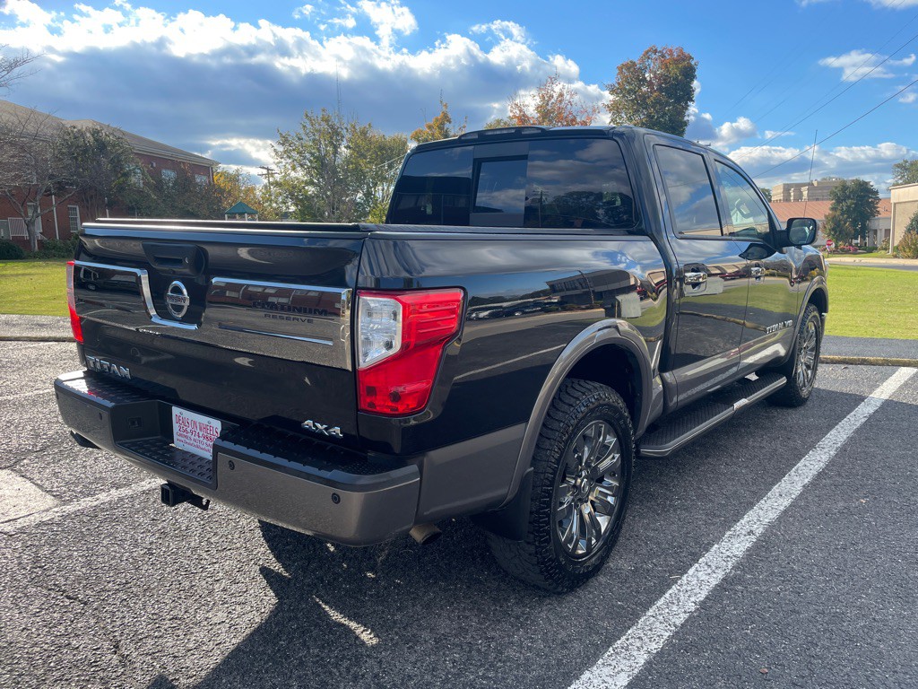 2019 Nissan Titan Image 7