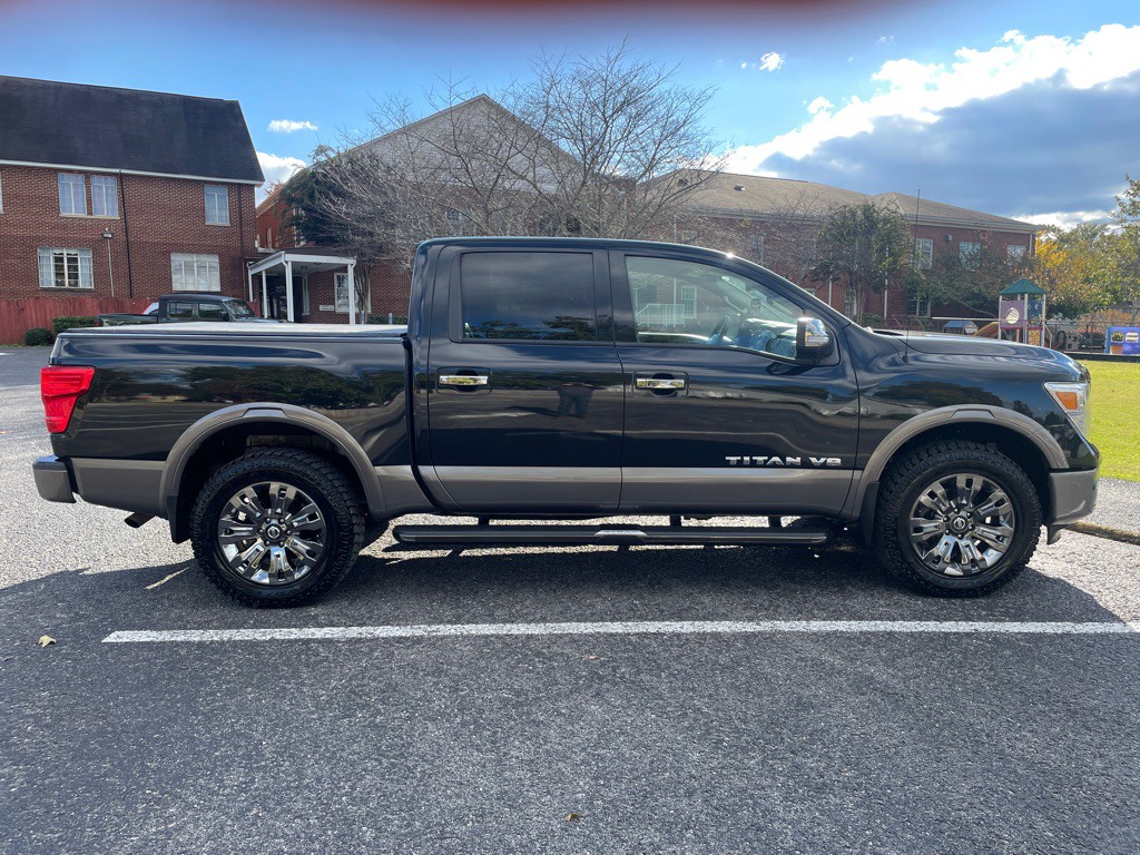 2019 Nissan Titan Image 8