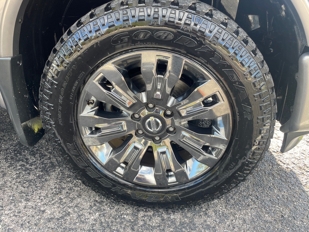 2019 Nissan Titan Image 9