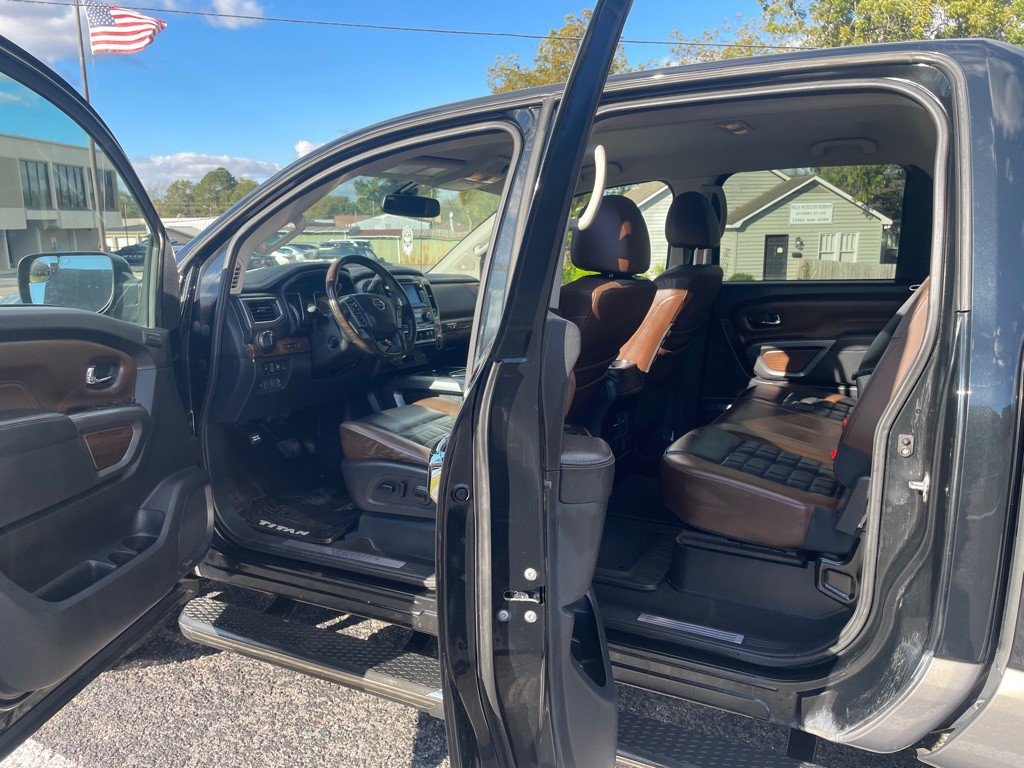2019 Nissan Titan Image 10