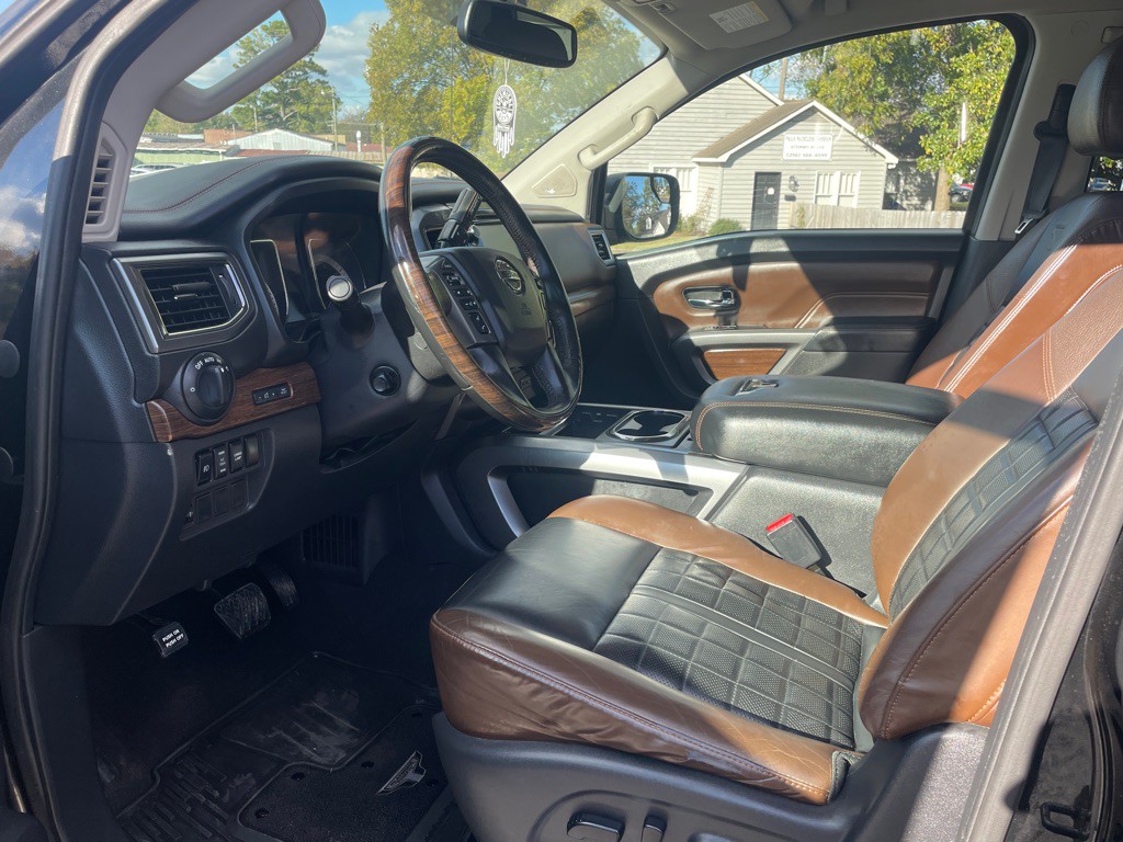 2019 Nissan Titan Image 14