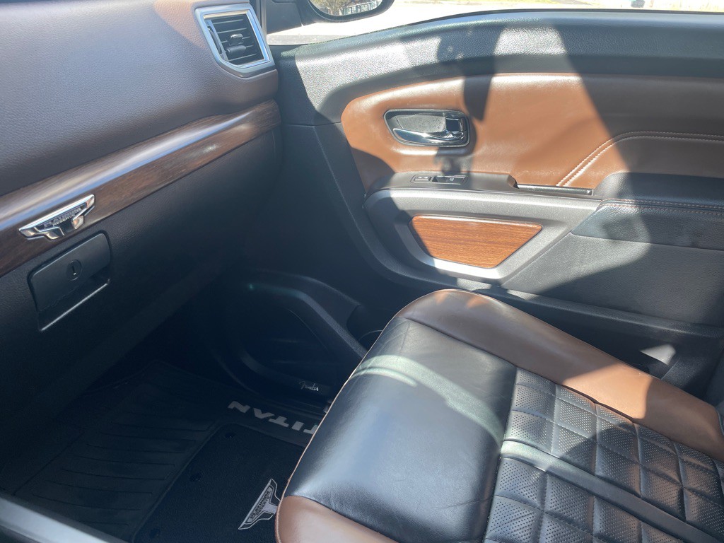 2019 Nissan Titan Image 18