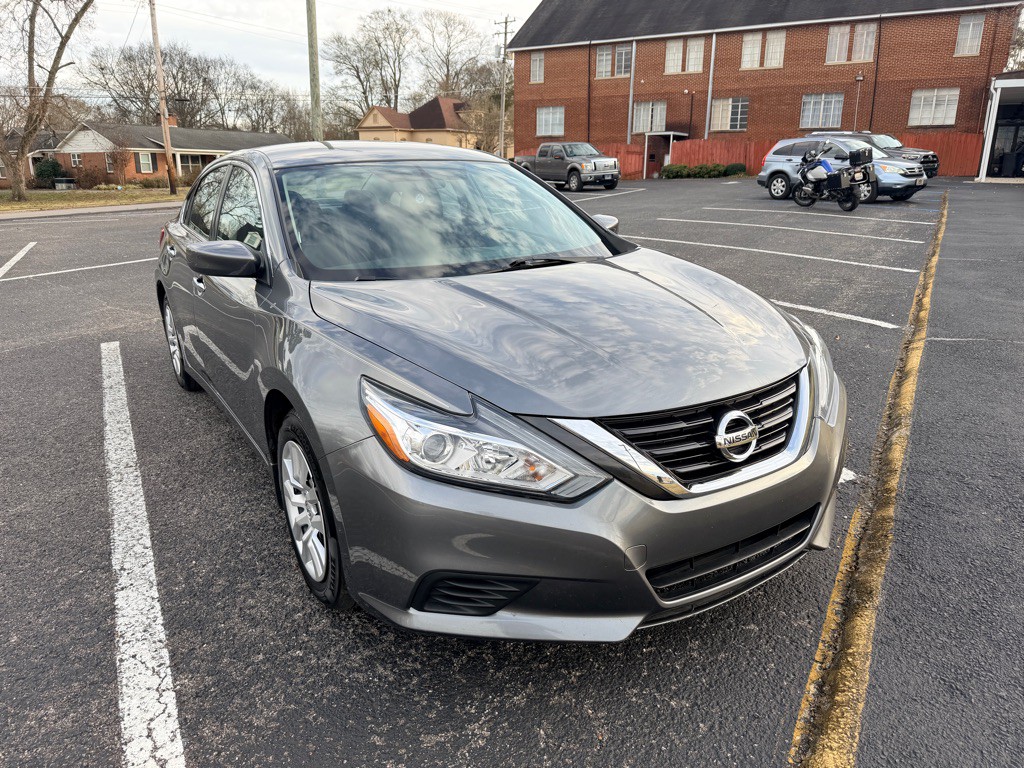 2017 Nissan Altima Image 1