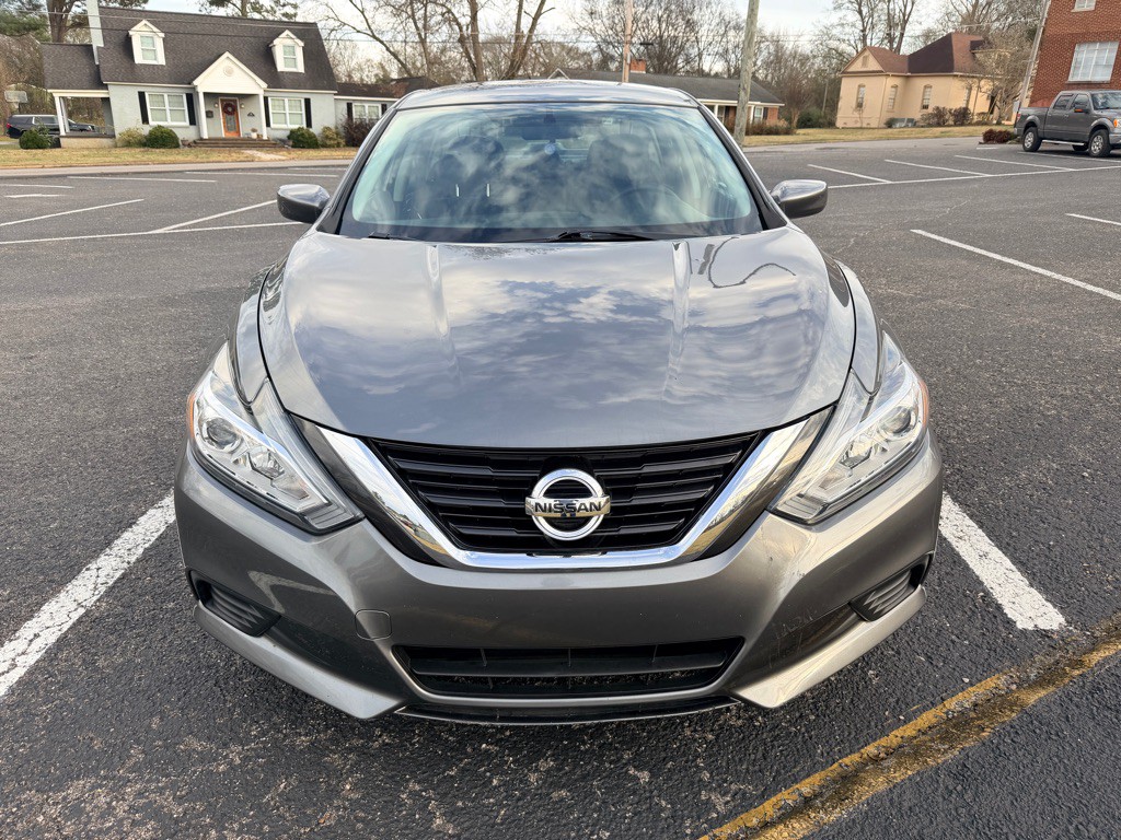 2017 Nissan Altima Image 2