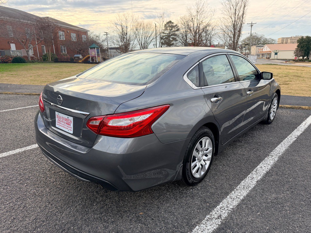 2017 Nissan Altima Image 7