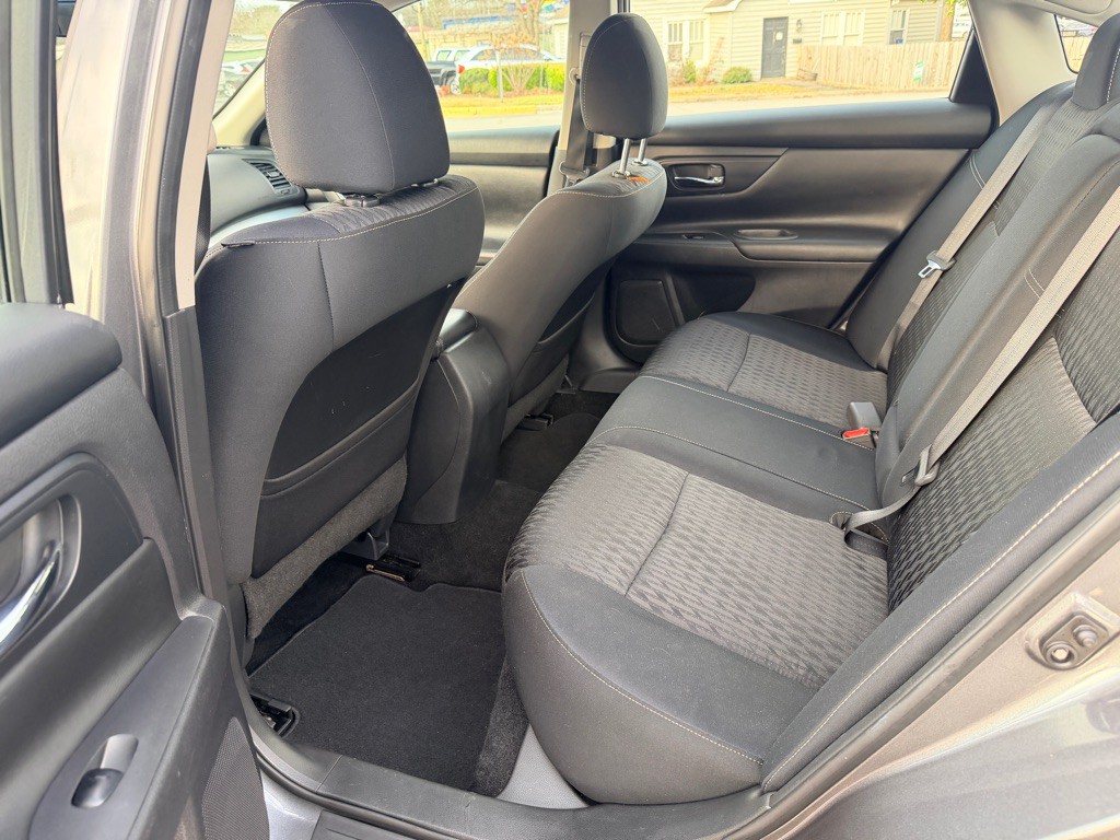 2017 Nissan Altima Image 11