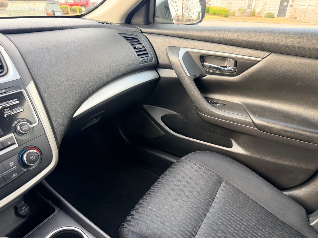 2017 Nissan Altima Image 17