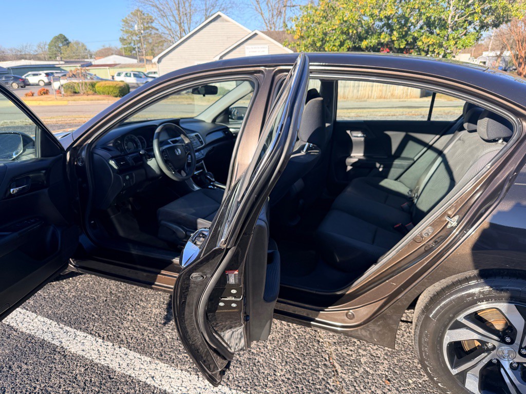 2017 Honda Accord Image 10