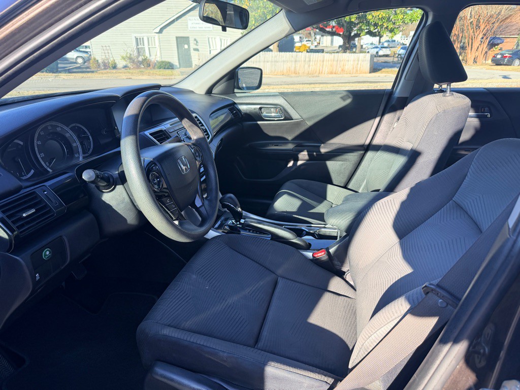 2017 Honda Accord Image 12