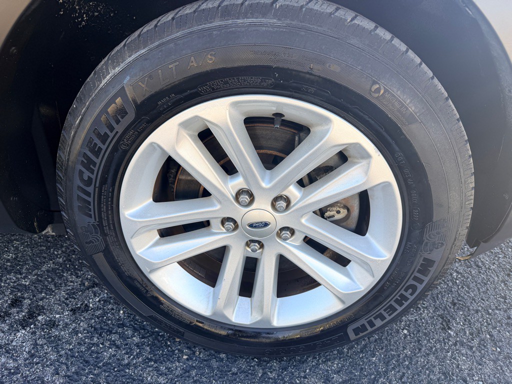 2015 Ford Explorer Image 9