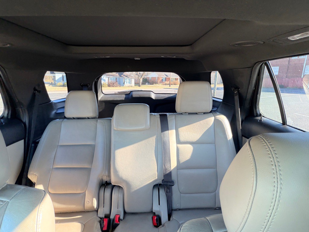 2015 Ford Explorer Image 16