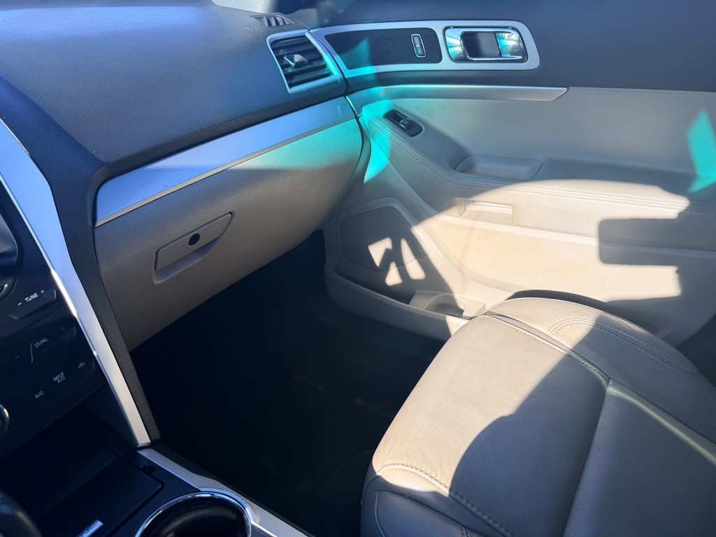 2015 Ford Explorer Image 18