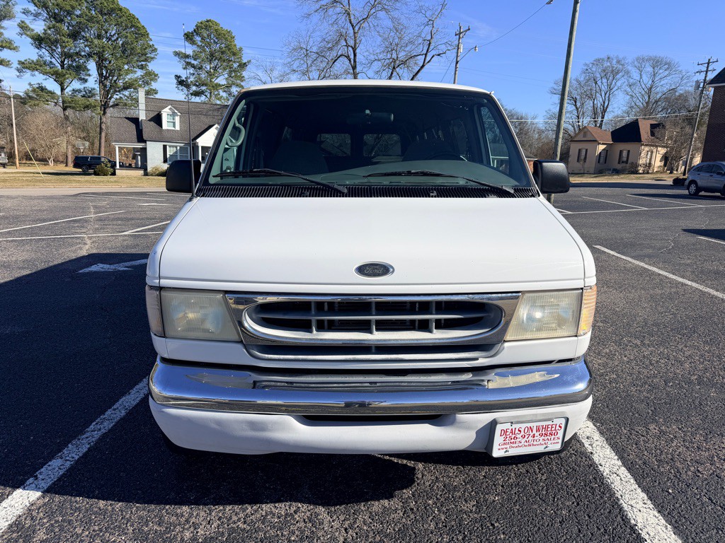 2001 Ford Econoline Image 2
