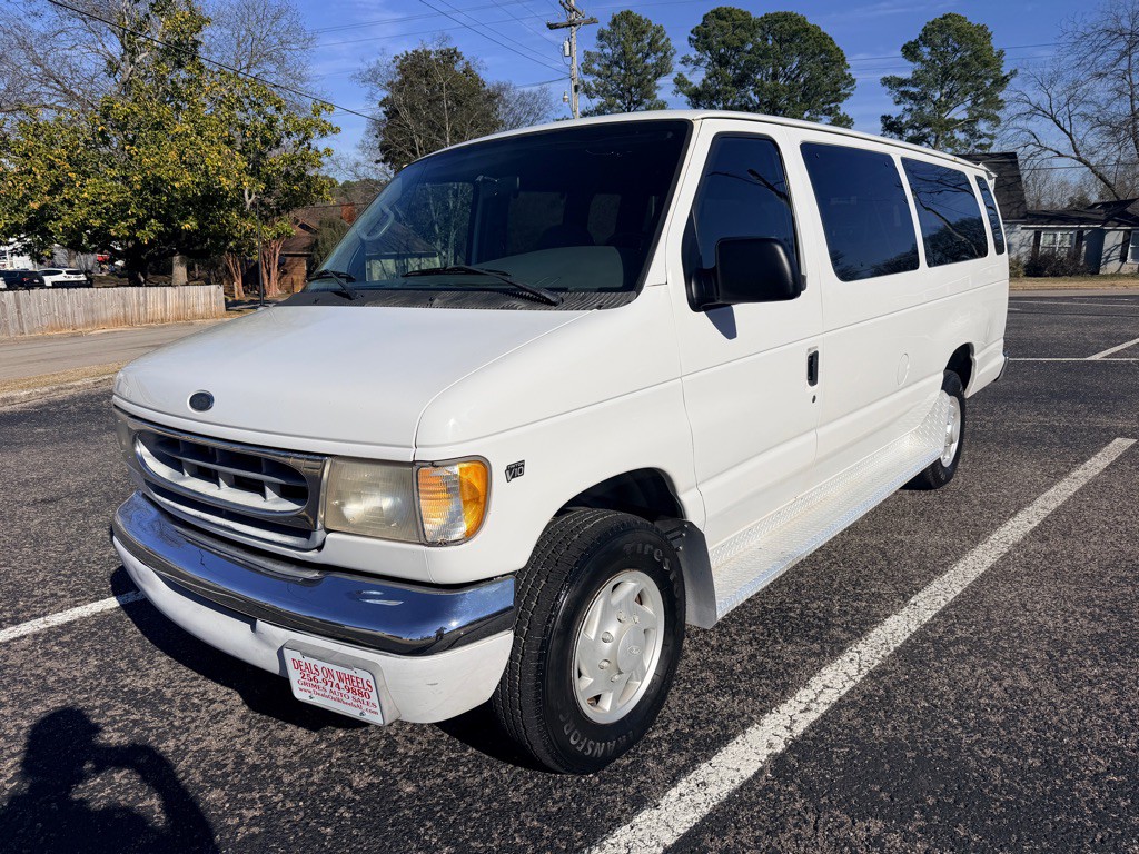 2001 Ford Econoline Image 3