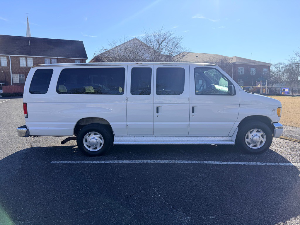 2001 Ford Econoline Image 8