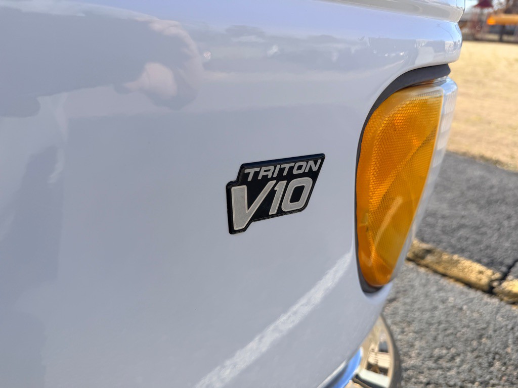 2001 Ford Econoline Image 9