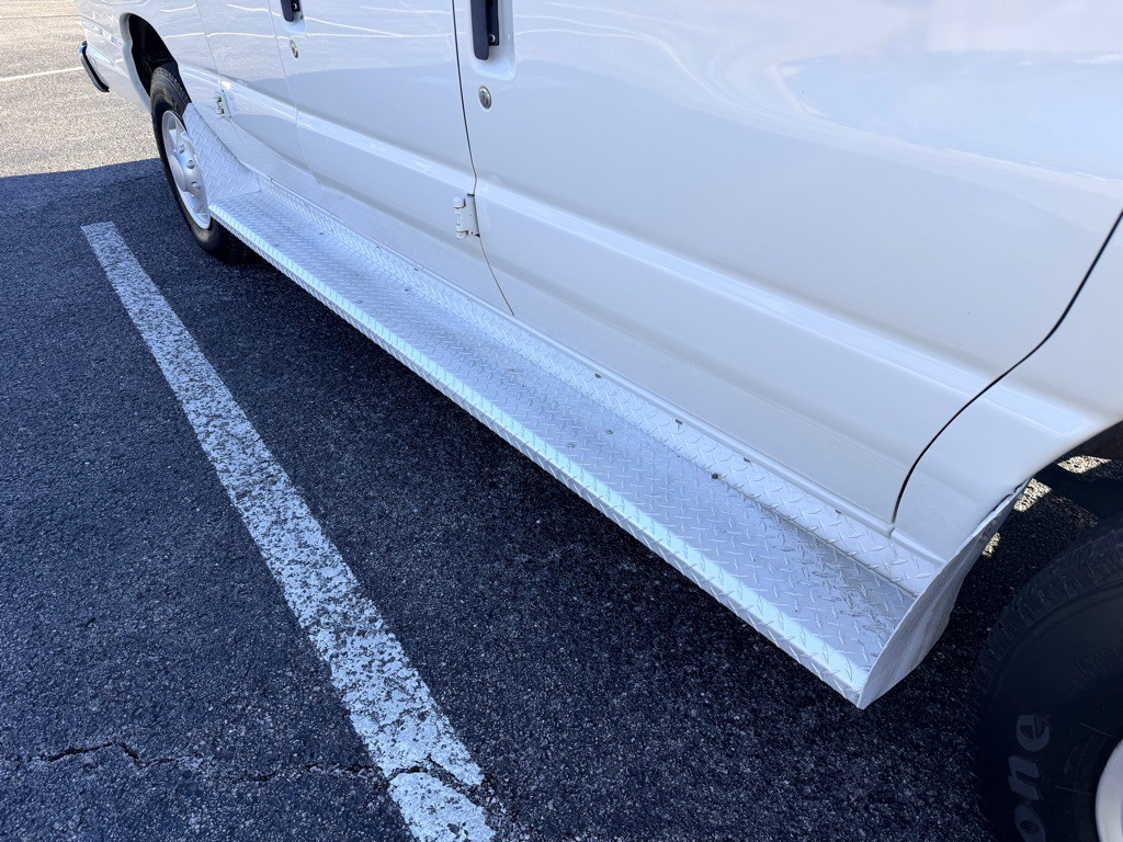 2001 Ford Econoline Image 11