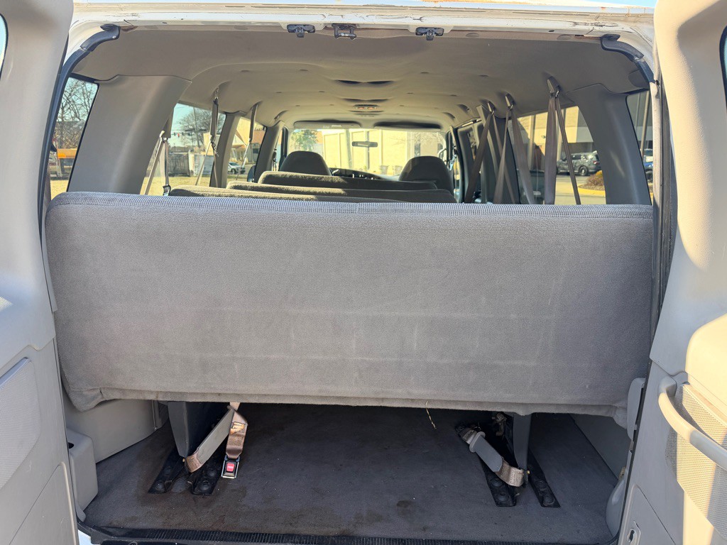 2001 Ford Econoline Image 12