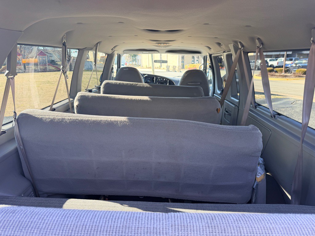 2001 Ford Econoline Image 13