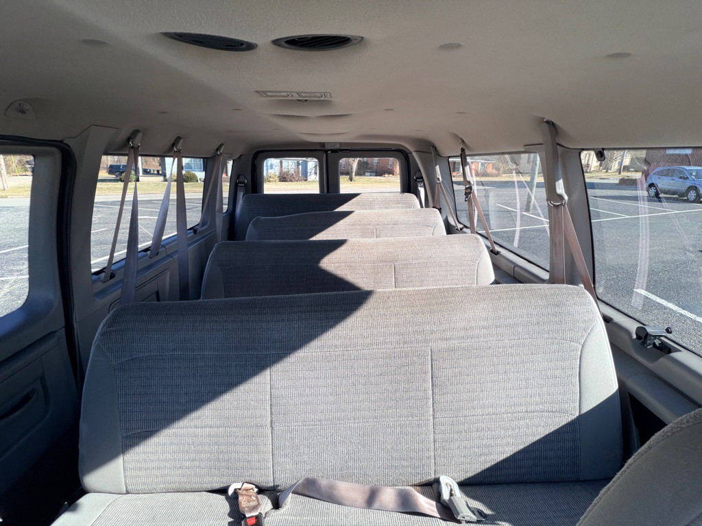 2001 Ford Econoline Image 19