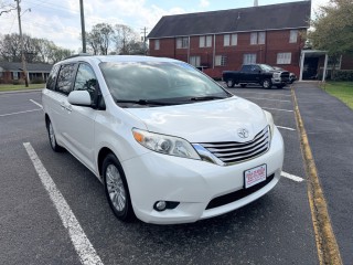 Image for 2017 Toyota Sienna XLE ID: 7240496