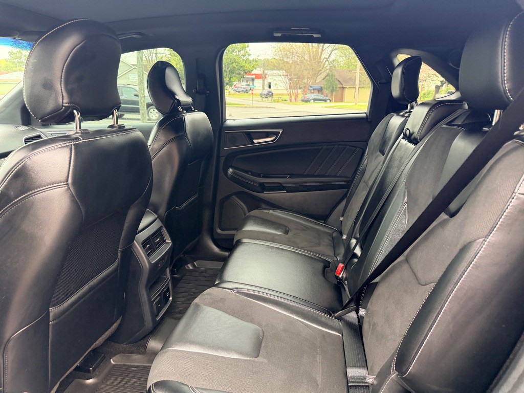 2019 Ford Edge Image 12