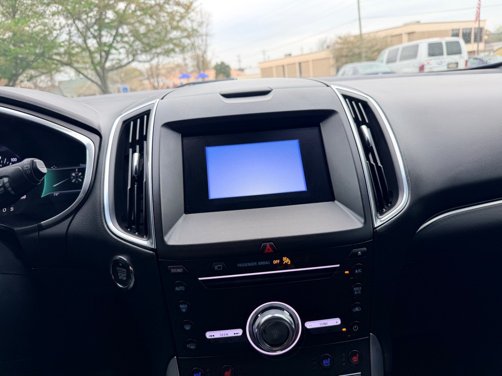 2019 Ford Edge Image 15