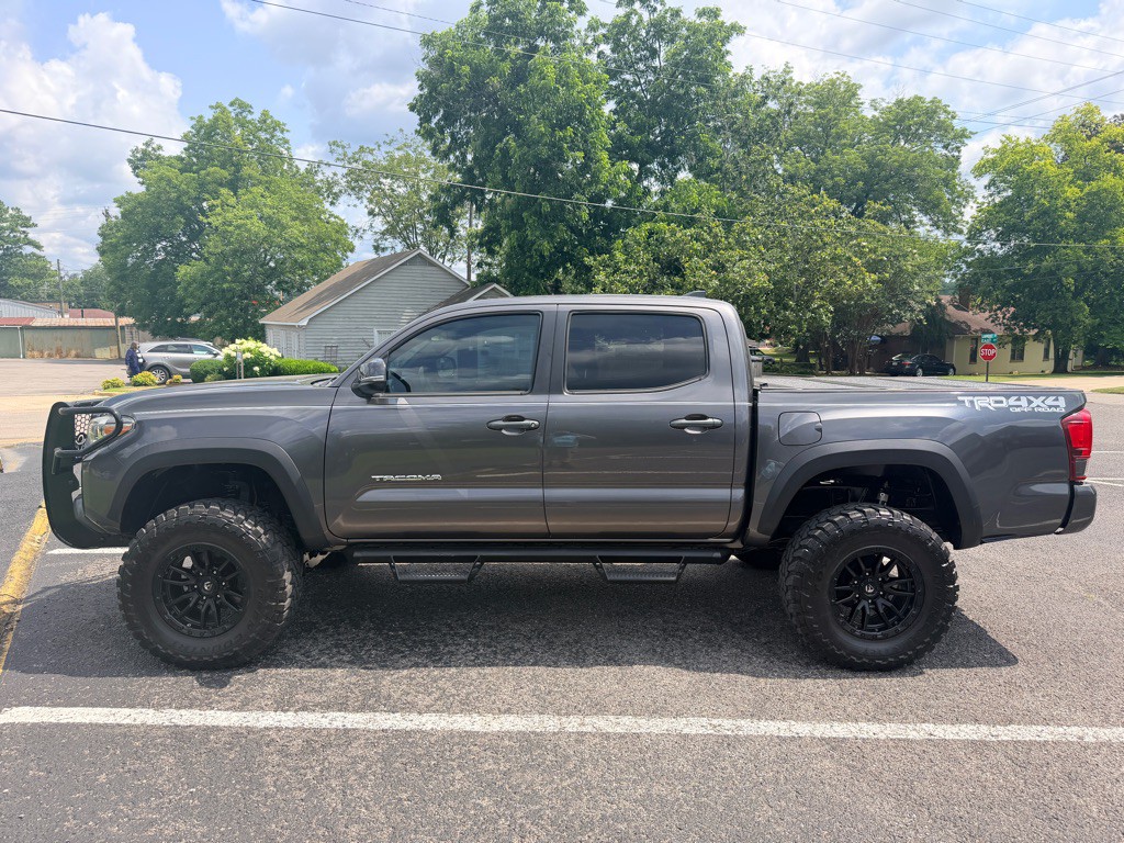 2018 Toyota Tacoma Image 4