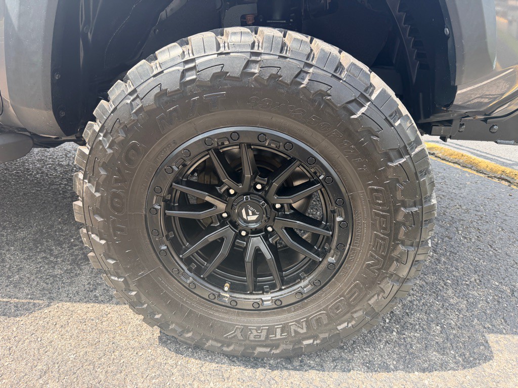 2018 Toyota Tacoma Image 9