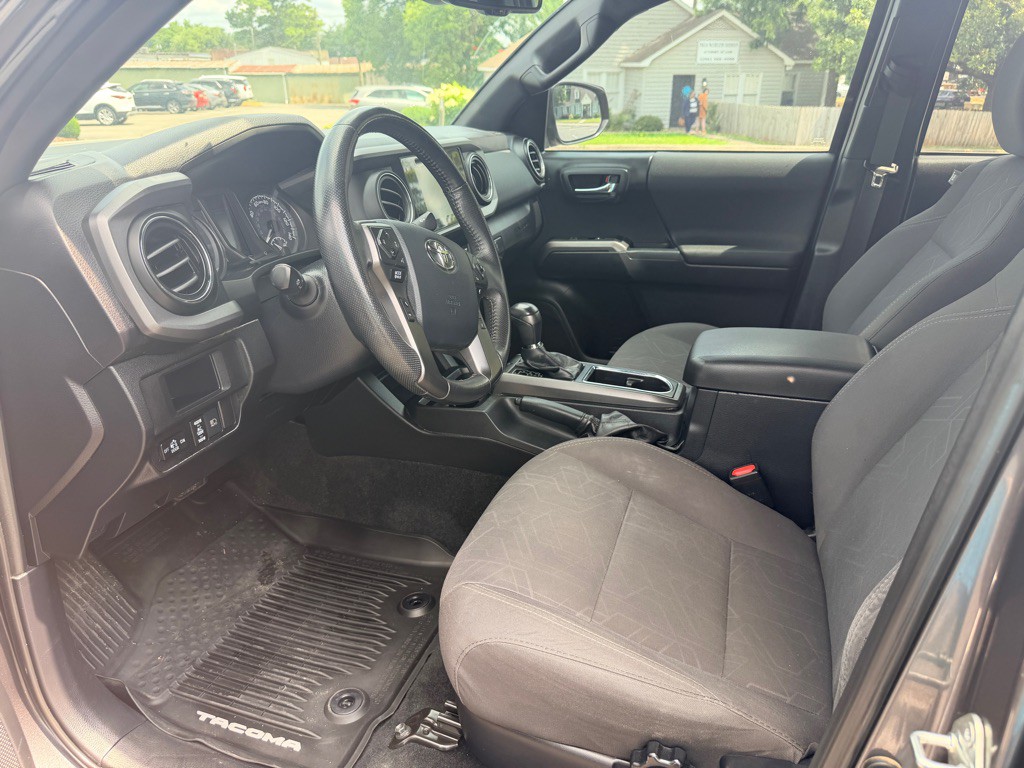 2018 Toyota Tacoma Image 16