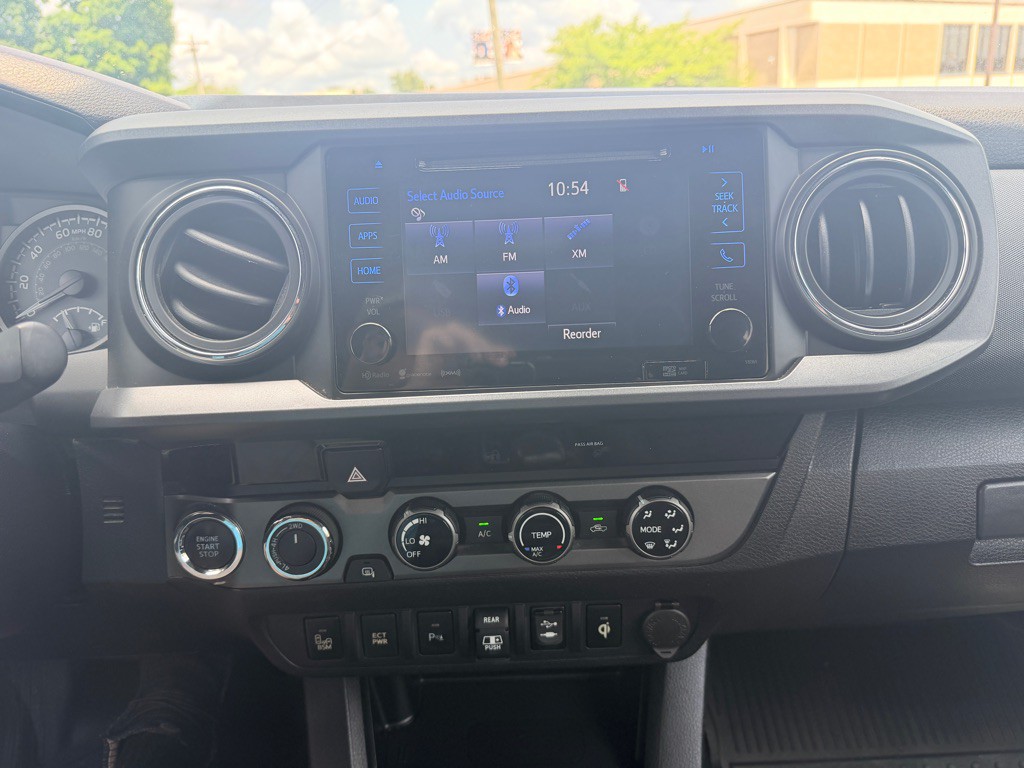 2018 Toyota Tacoma Image 18