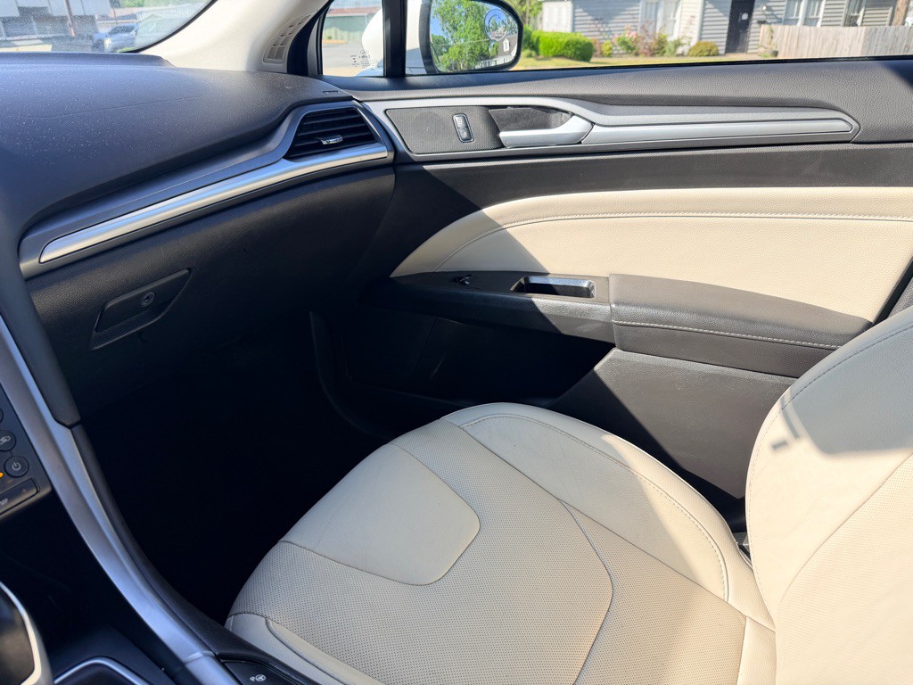 2016 Ford Fusion Image 17