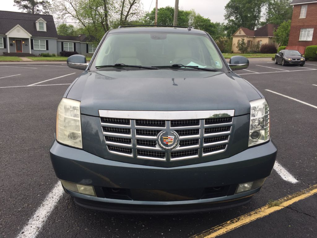 2008 Cadillac Escalade Image 2