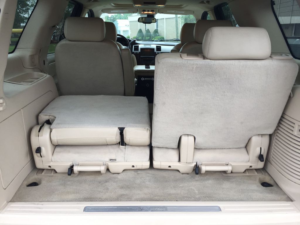 2008 Cadillac Escalade Image 11