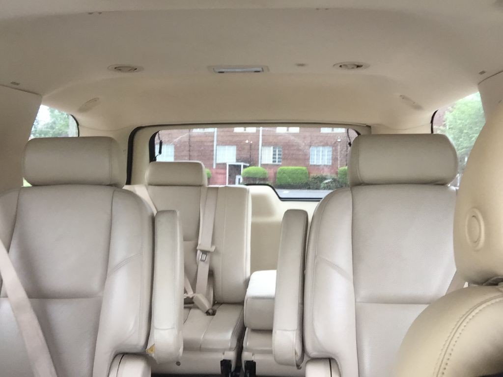 2008 Cadillac Escalade Image 17