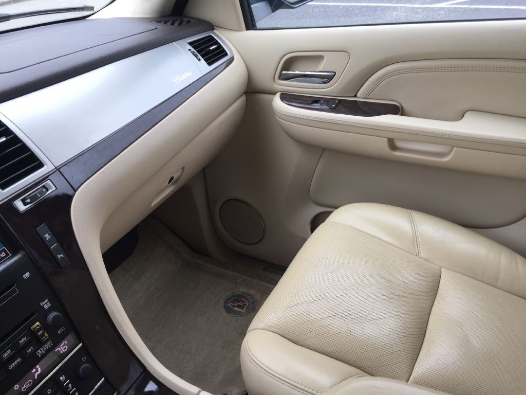 2008 Cadillac Escalade Image 18