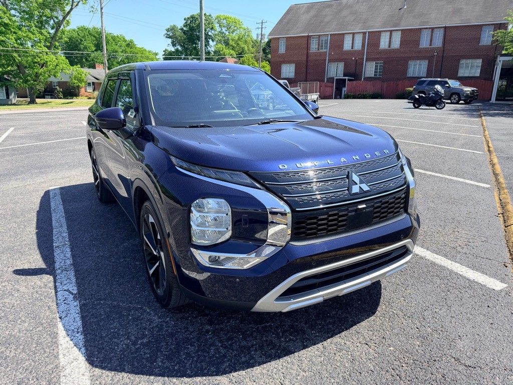 2022 Mitsubishi Outlander Image 1