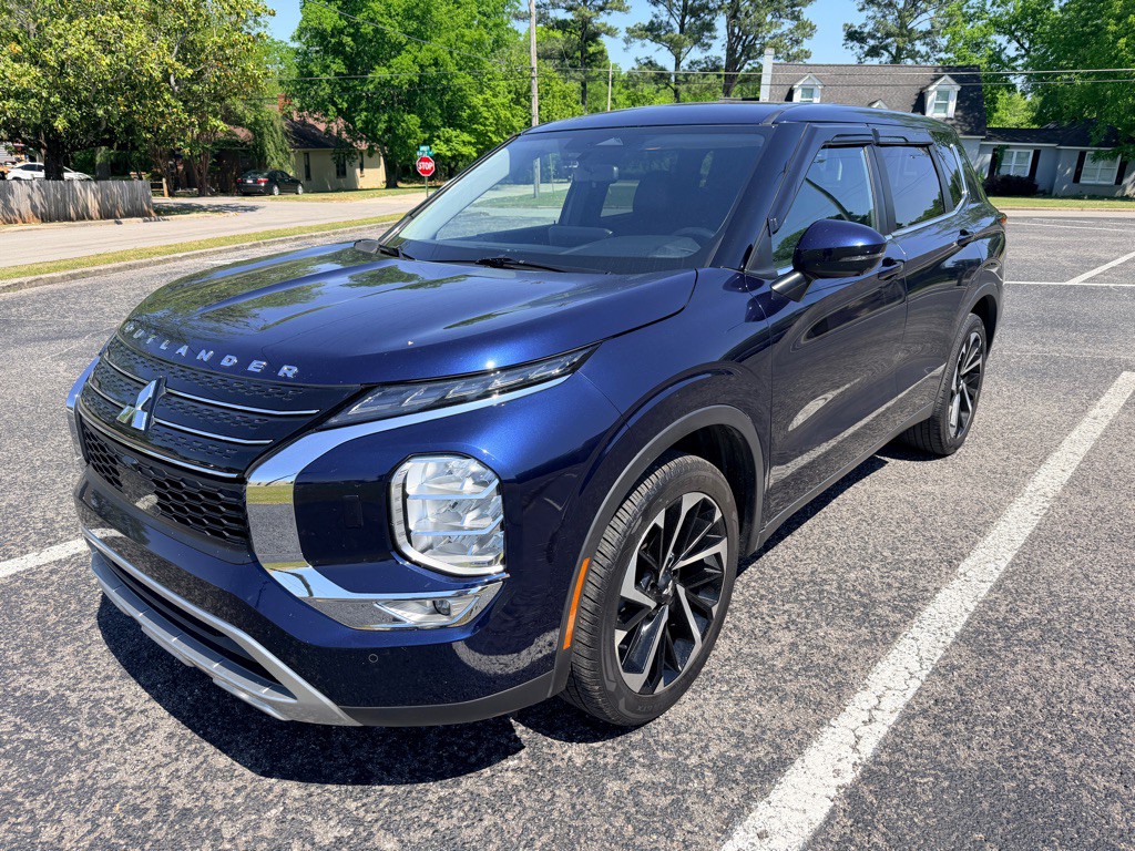 2022 Mitsubishi Outlander Image 3