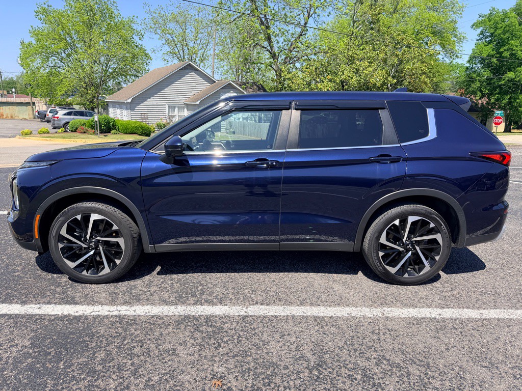 2022 Mitsubishi Outlander Image 4