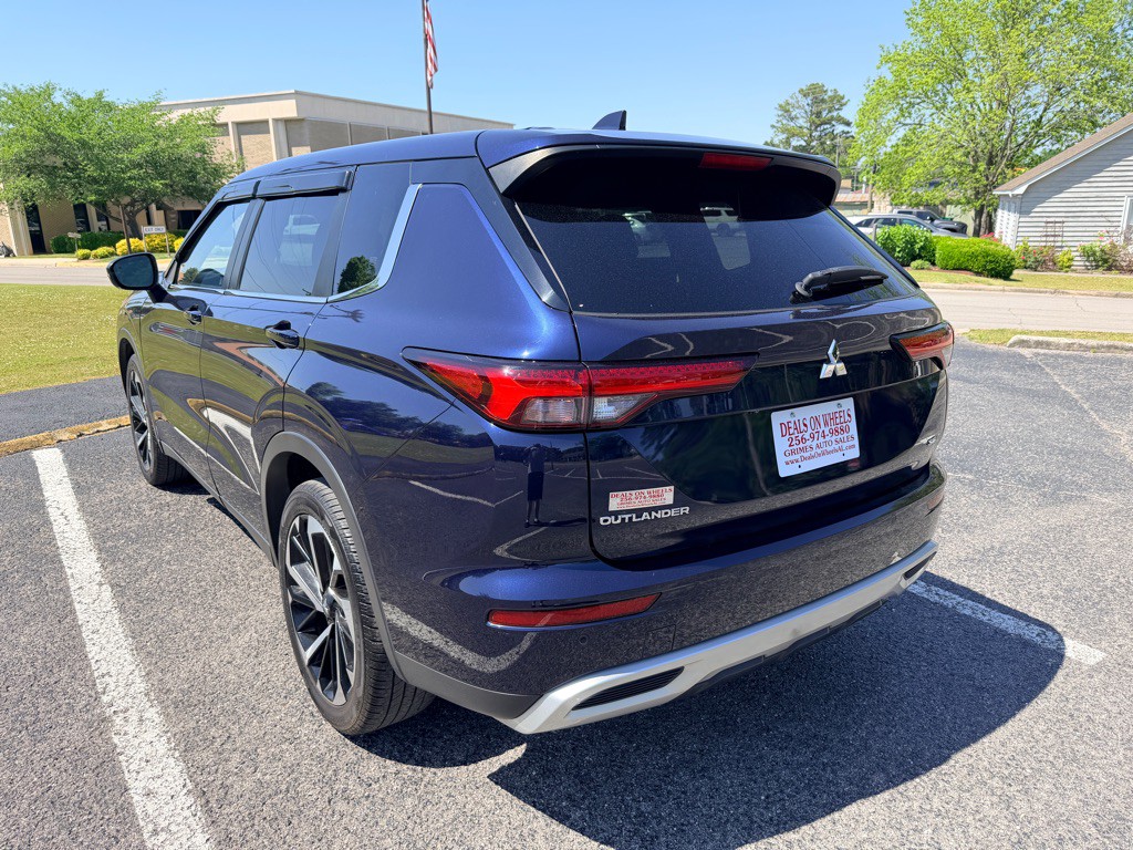 2022 Mitsubishi Outlander Image 5