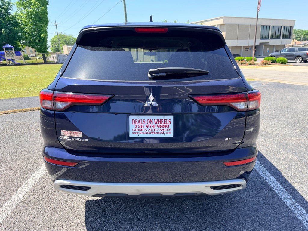2022 Mitsubishi Outlander Image 6