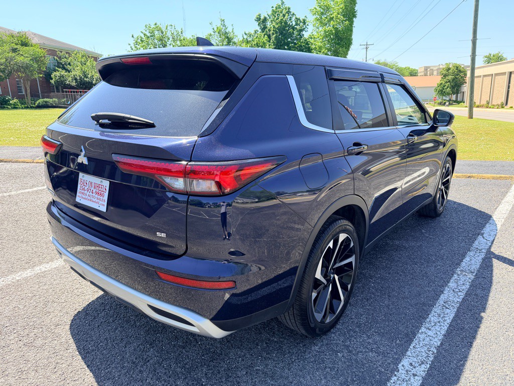 2022 Mitsubishi Outlander Image 7