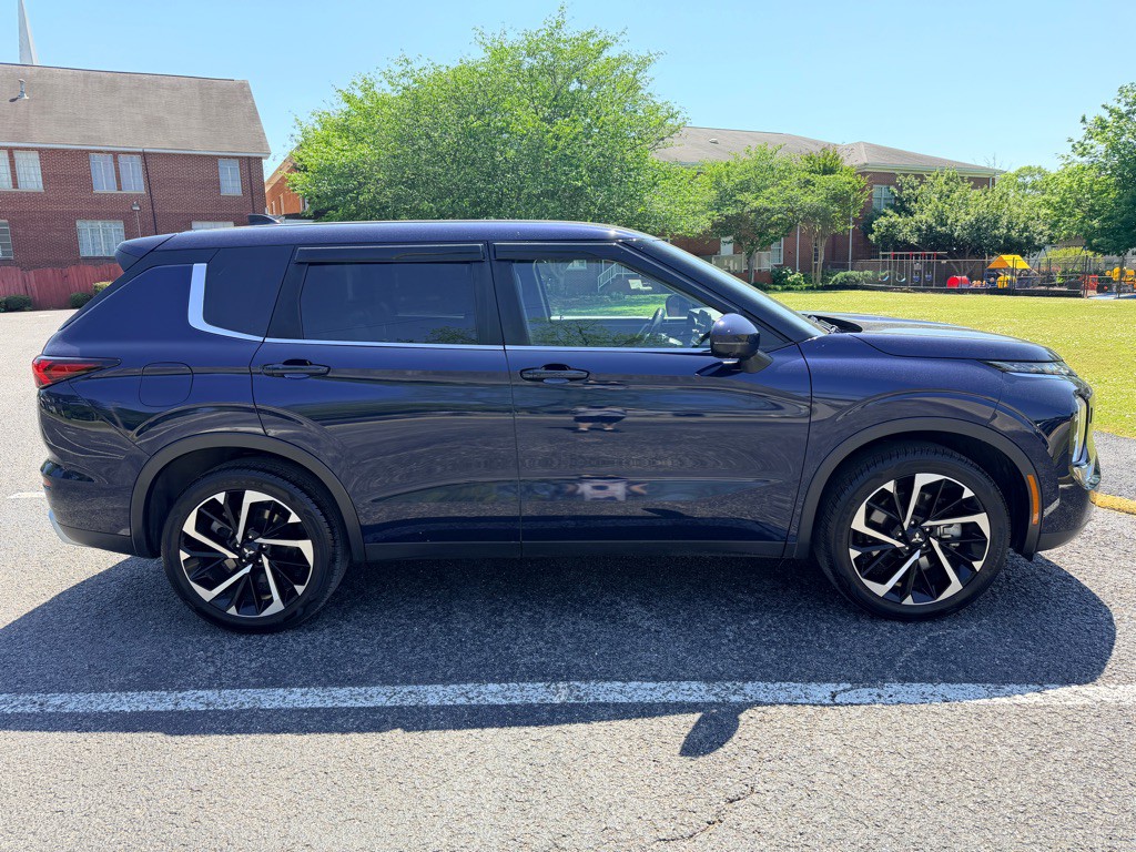 2022 Mitsubishi Outlander Image 8
