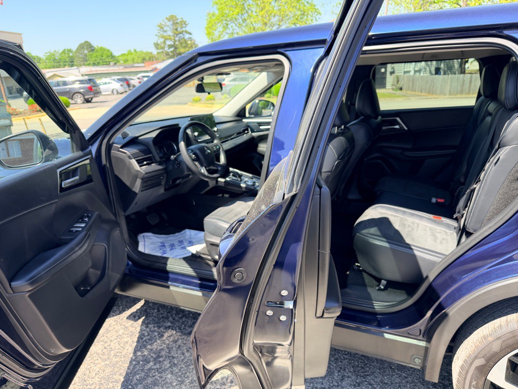 2022 Mitsubishi Outlander Image 11