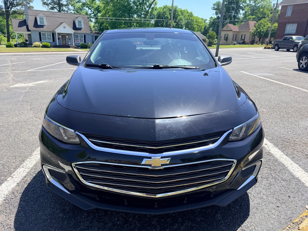 2017 Chevrolet Malibu Image 2
