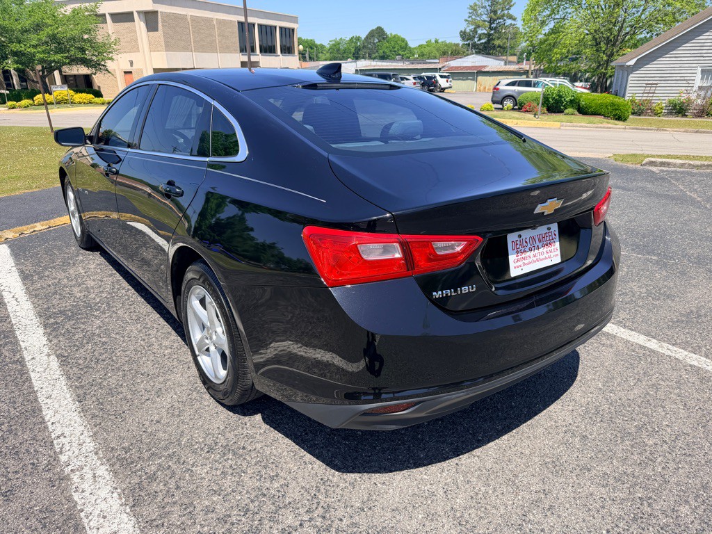 2017 Chevrolet Malibu Image 5