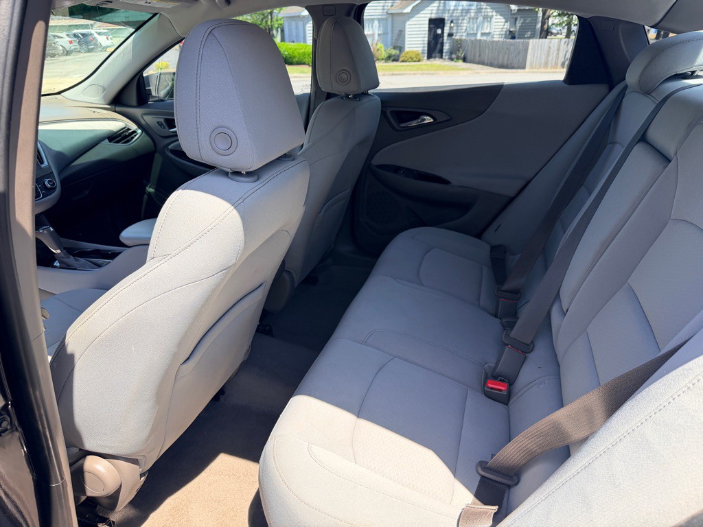2017 Chevrolet Malibu Image 12