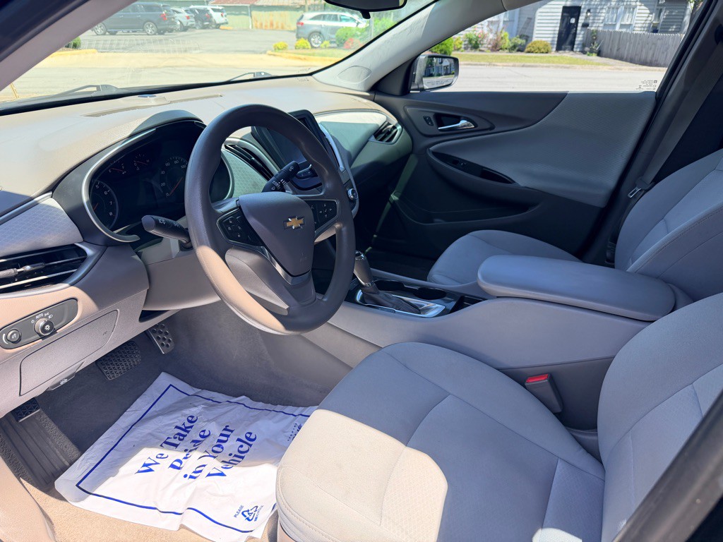 2017 Chevrolet Malibu Image 13
