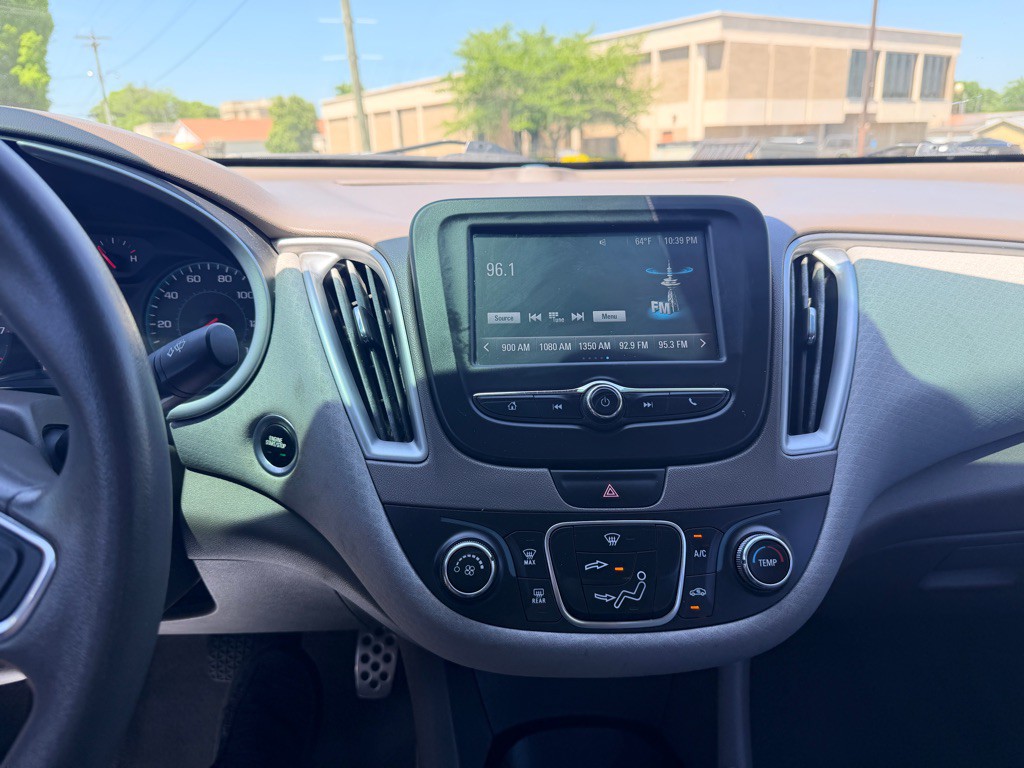 2017 Chevrolet Malibu Image 15